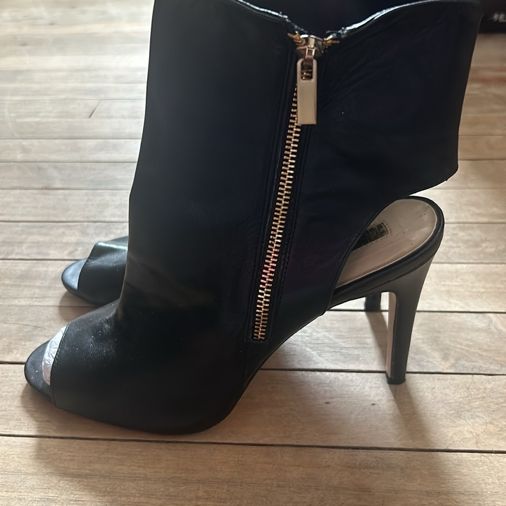 INC INTERNATIONAL CONCEPT  Black Leather Mule Slides